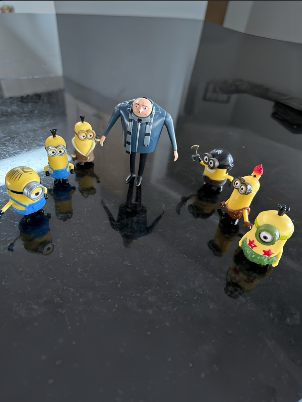 Despicable Me Collectible Minions Figures with Gru Set